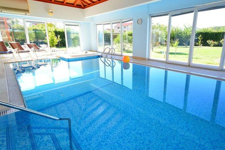 Villa for 10 people, with balcony and garden as well as hot tub in Tisno
