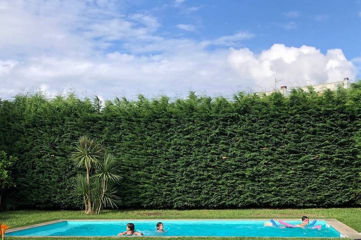 Gîte pour 6 personnes, avec bassin pour enfant ainsi que piscine et jardin