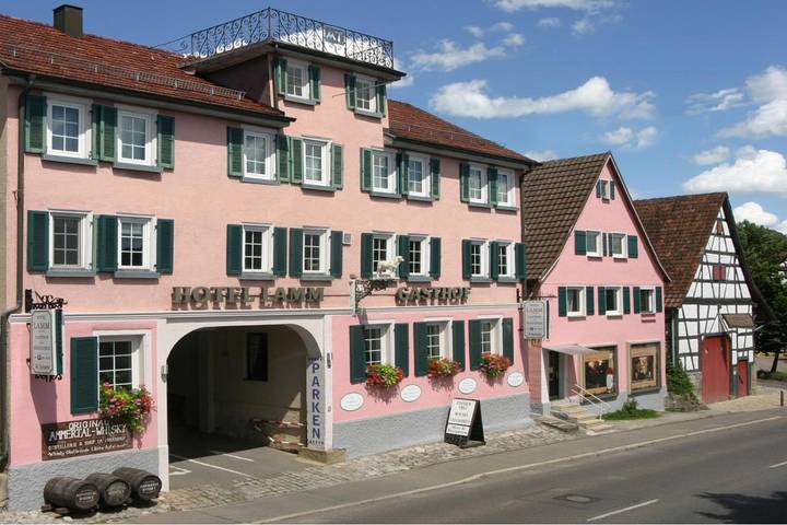 Hotel, mit Terrasse