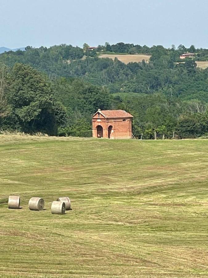 Casa vacanza per 4 persone, con giardino e balcone nonché panorama e piscina in Villanova d'Asti