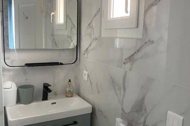 Villa pour 6 personnes, avec piscine ainsi que terrasse et jardin à Fréjus - 4