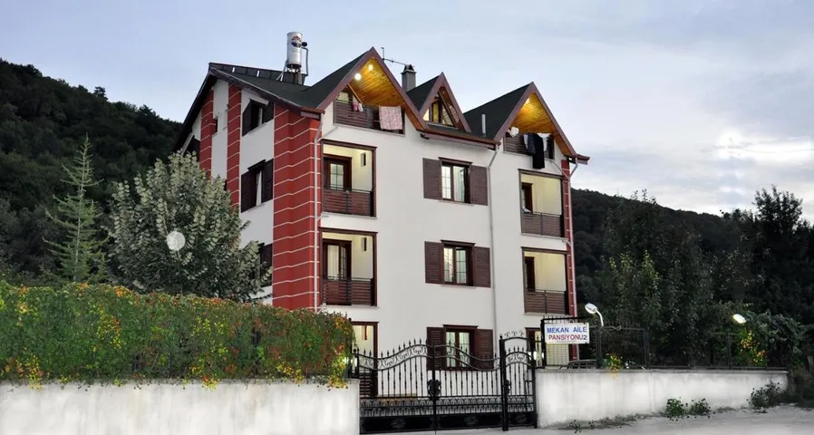 Appart’hôtel pour 5 personnes, avec jacuzzi ainsi que piscine et jardin - 1