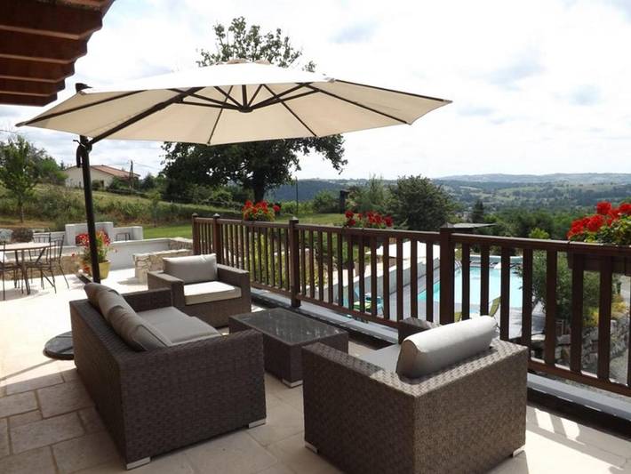 Location de vacances pour 6 personnes, avec terrasse ainsi que jardin et piscine à Saint-Étienne-de-Maurs - 2