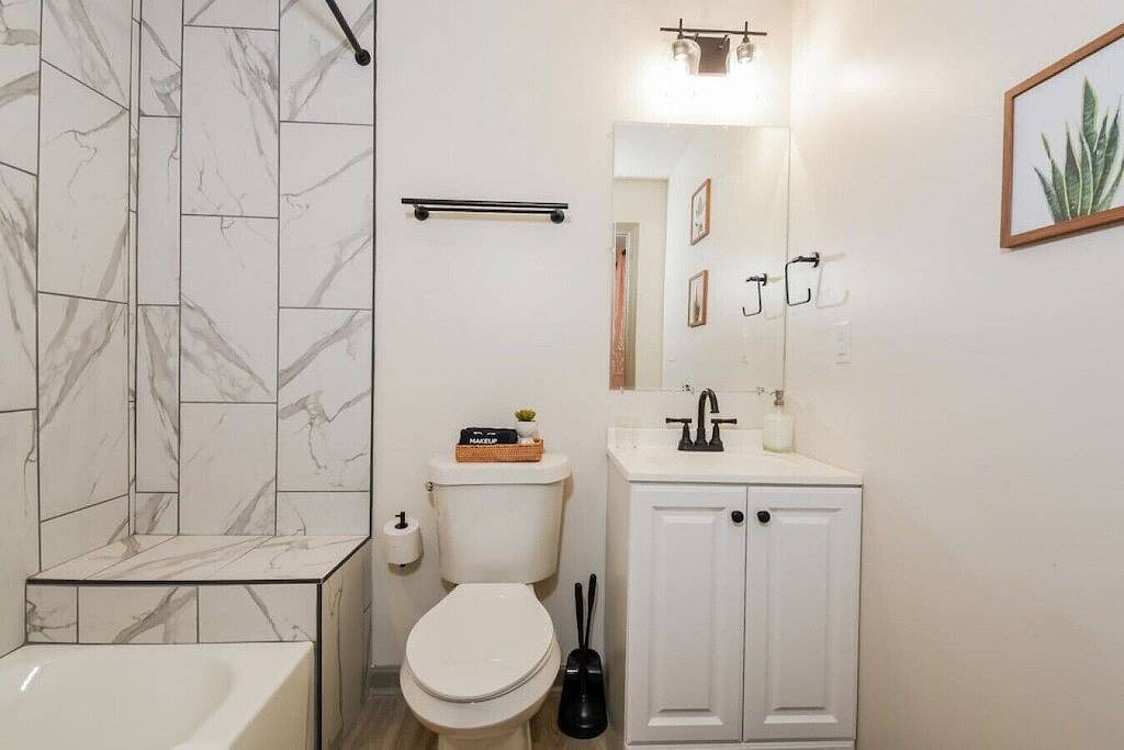 Cheerful Upstairs Unit of Guest Home with Private Terrace, Bbq Area & Yard Games in Atlanta, Fulton County