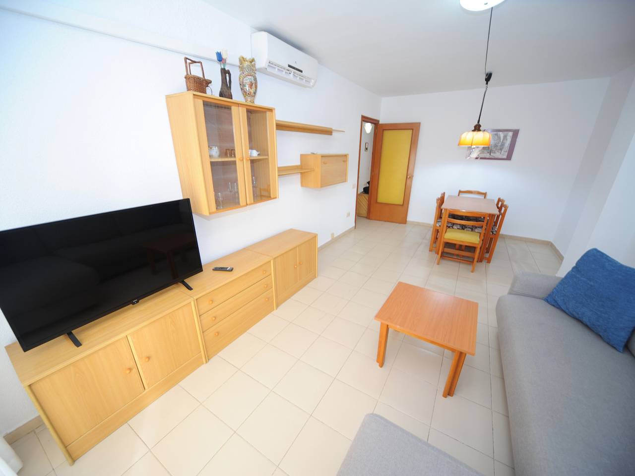 Apartamento entero, Apartamento familiar en Benicàssim con piscina y terraza, 6 personas in Benicasim, Costa del Azahar