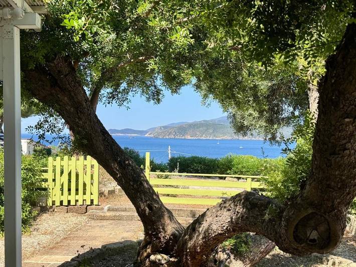 Ferienwohnung für 4 Personen, mit Terrasse und Garten sowie Ausblick in Morcone (Capoliveri)