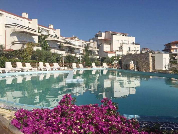 Appartement de vacances pour 5 personnes, avec balcon et jardin ainsi que piscine et vue
