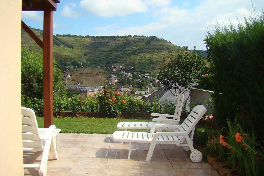 Alquiler Cualquier Comodidad vista impresionante + Wifi (4 a 5 personas) en Marcillac Vallon in Marcillac-Vallon, Macizo Central