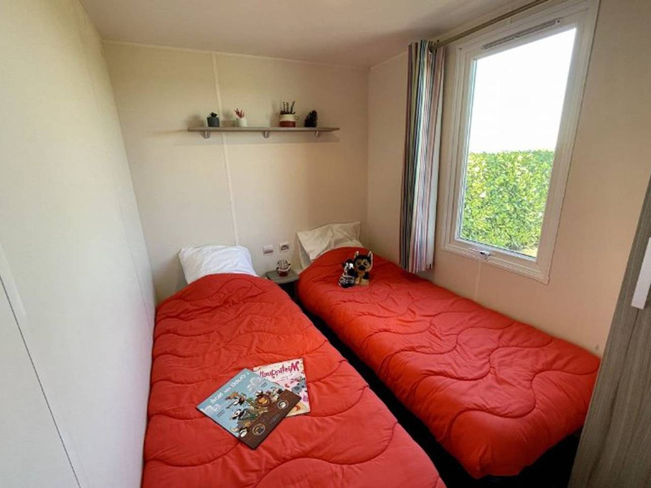 Spacieux Cottage avec Terrasse pour 6 Personnes in Petit-Palais-et-Cornemps, Région de Libourne