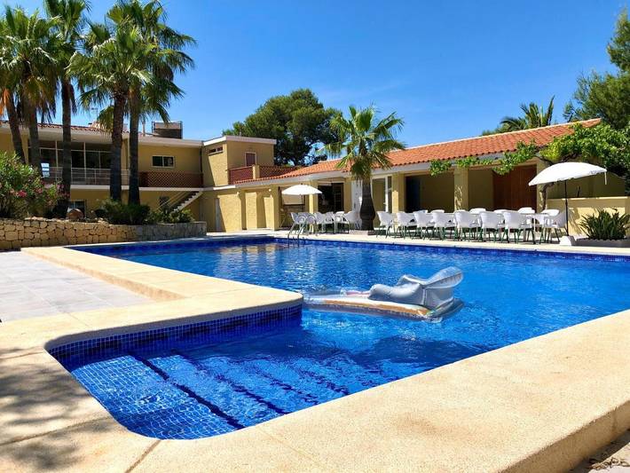 Finca für 25 Personen, mit Balkon und Whirlpool sowie Terrasse und Garten in Benidorm