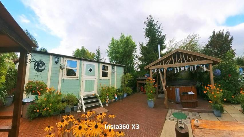 Camping for 2 people, with terrace and hot tub as well as sauna and garden in Yorkshire