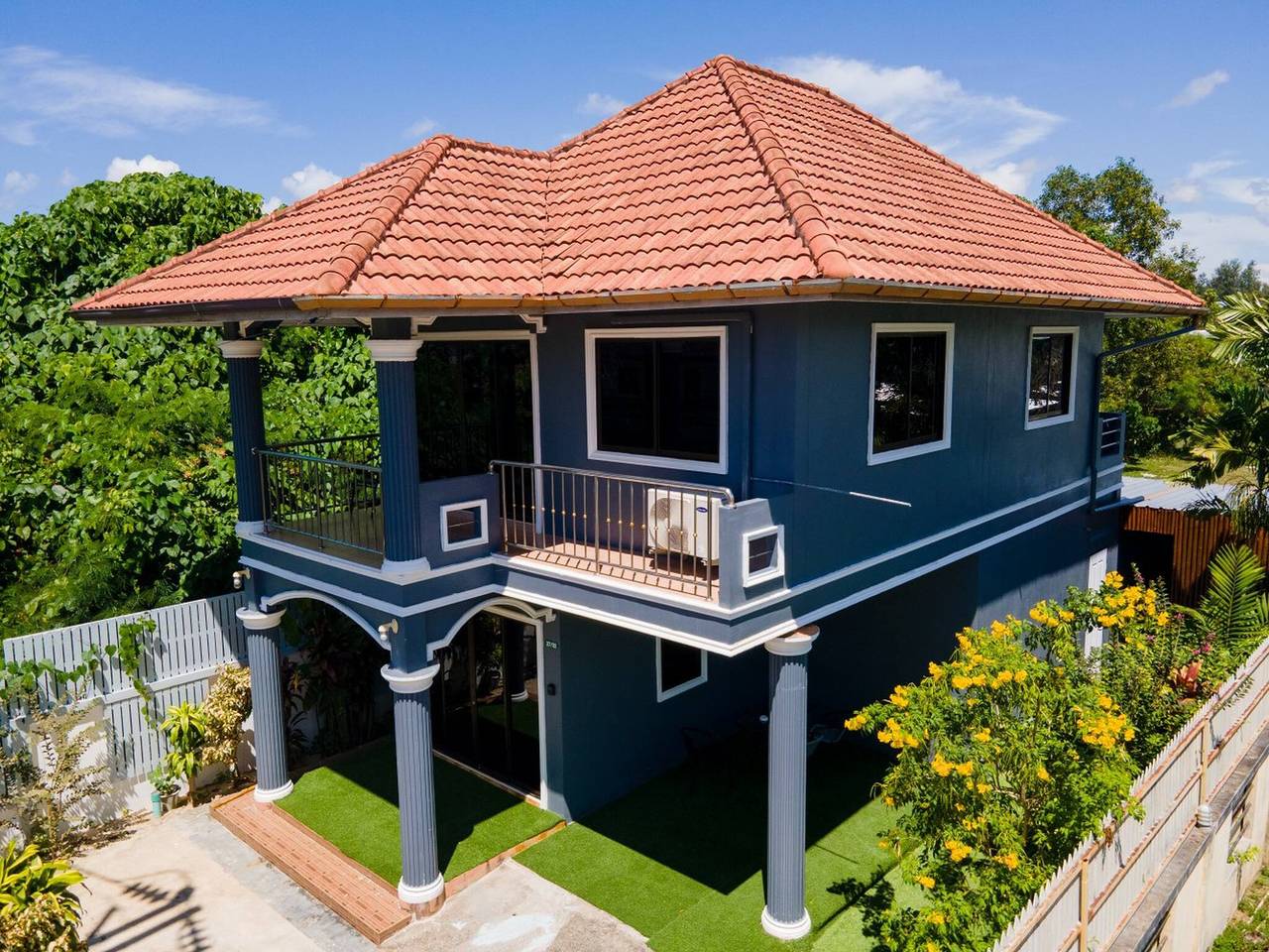 3 Bed 3 Bath Villa 400m to the Beach Sleeps 10 in Phuket
