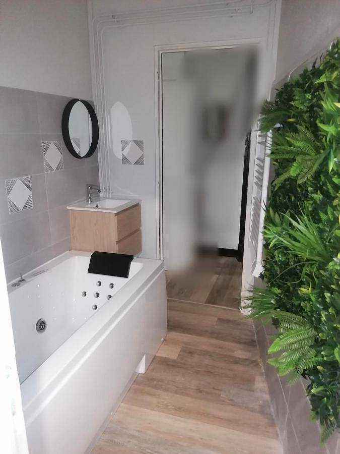 Appartement entier, One-Bedroom Apartment in Tournon-sur-Rhône, Région de Tournon-sur-Rhône