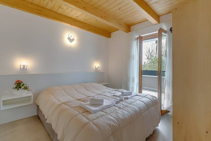 Appartamento intero, Residenza Lugana Pool & Garden in Peschiera Apt 1 in Peschiera del Garda, Prealpi Gardesane