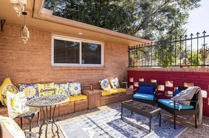 Maison d’hôte pour 2 personnes, avec jardin ainsi que vue et piscine, animaux acceptés à Houston - 3
