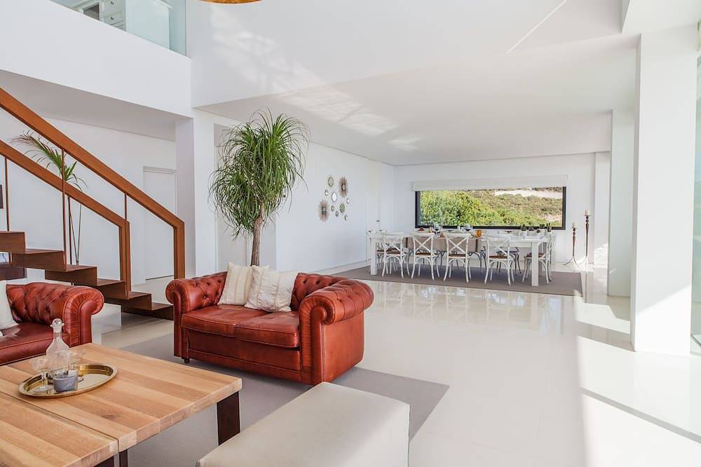 Villa Alkaram lujo/luxury con vistas panorámicas al océano atlántico y África in Playa de los Alemanes, Tarifa