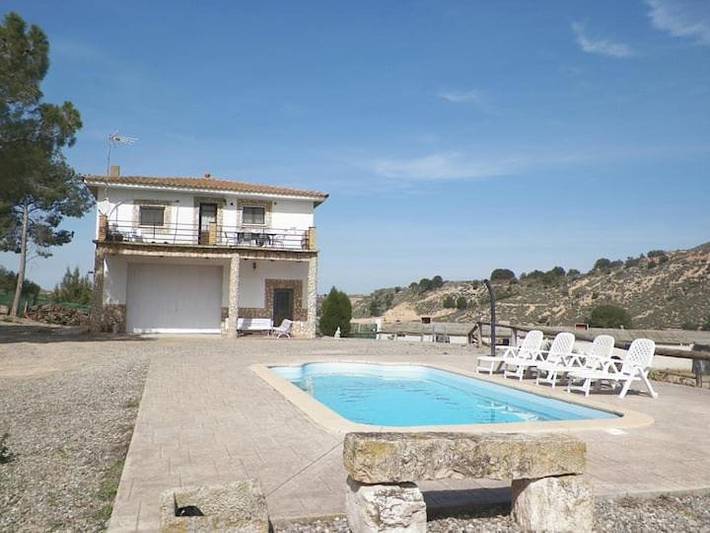 Apartamento para 12 personas, con Terraza y Jardín además de Piscina y Vistas al lago en Fraga