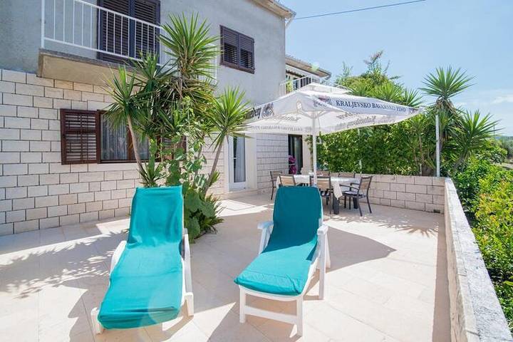 Ferienwohnung für 3 Personen, mit Terrasse in Postira