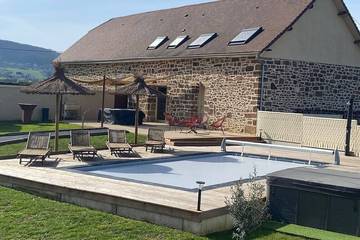 Gîte pour 8 personnes, avec jacuzzi et jardin à Lissac-sur-Couze
