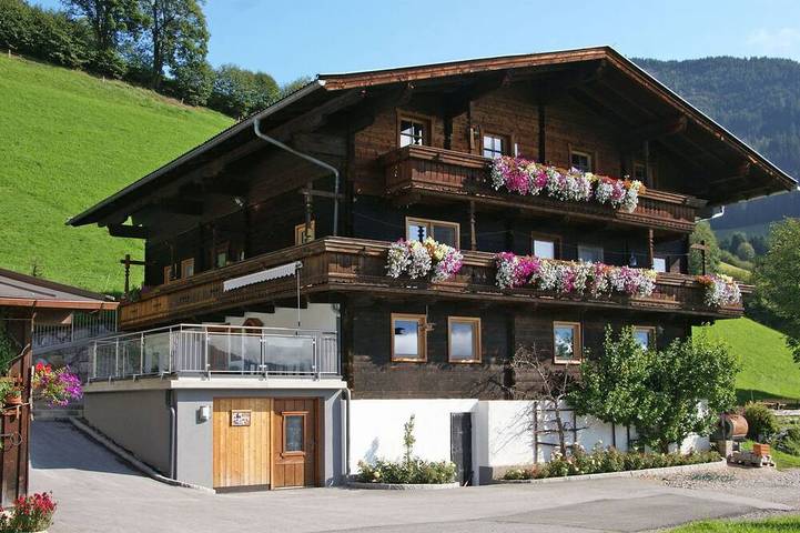 Bauernhof für 16 Personen, mit Terrasse und Garten in Piesendorf