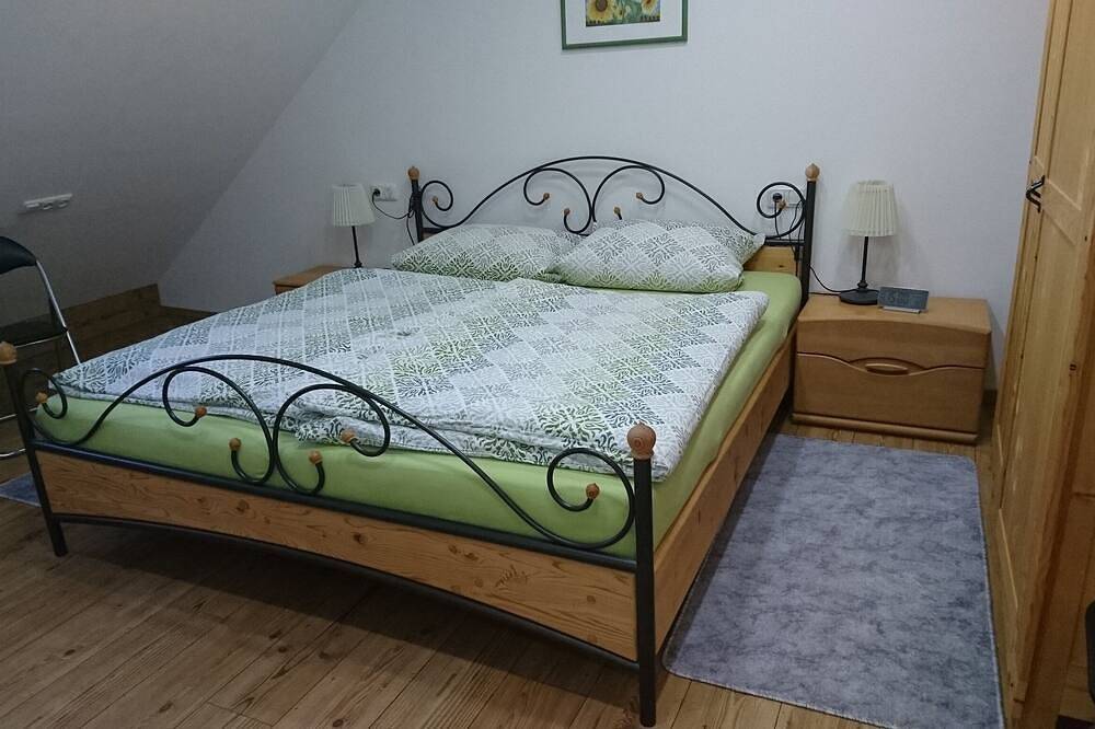Ganze Wohnung, Helle Ferienwohnung (70 qm) für bis zu 4 Personen mit kostenfreiem Wlan in Fladungen, Rhön-Bayern