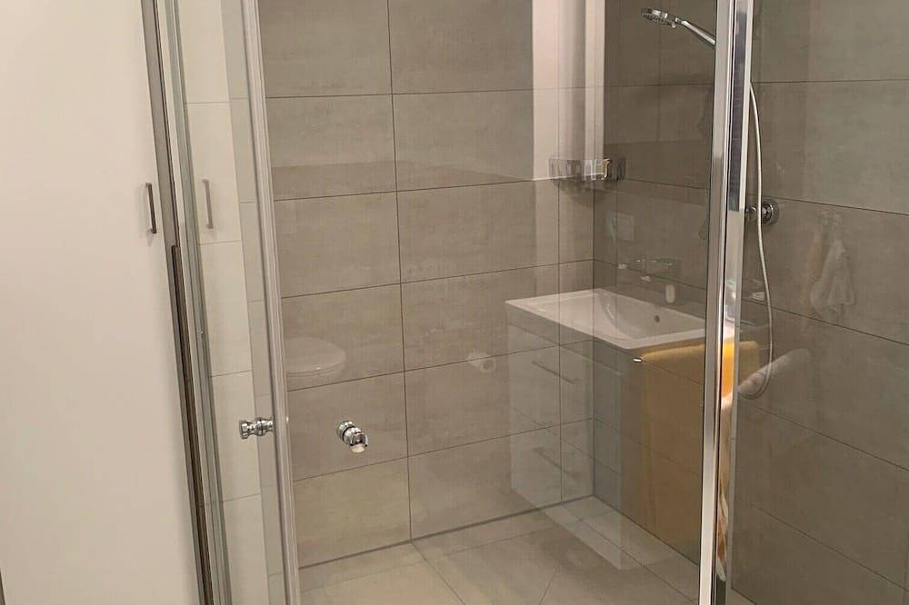 Ganze Wohnung, Helle, gemütliche, senioren- und behindertengerechte Ferienwohnung in Bürgstadt, Fränkisches Weinland