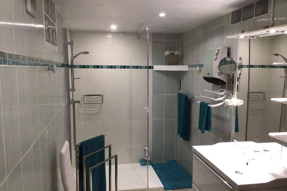 Holiday home \"Villa romaga with wallbox in Vernet-les-Bains, Parc naturel régional des Pyrénées catalanes