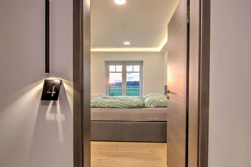Ganze Wohnung, Doppelzimmer mit Küche und Bad in Hövelhof, Nordrhein-Westfalen