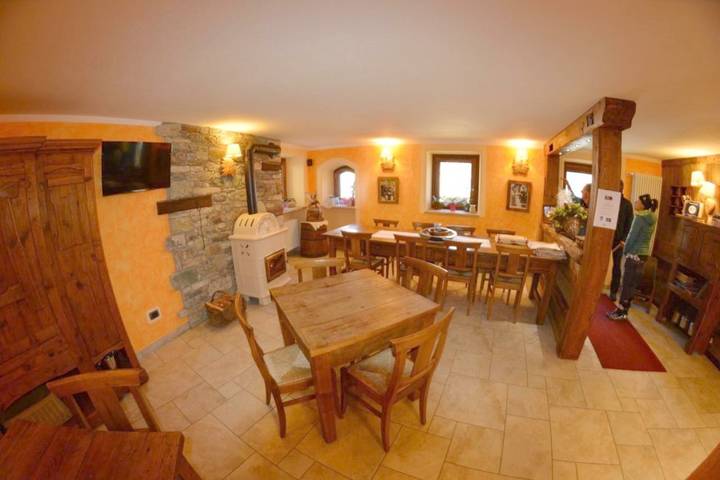 Location de vacances pour 2 personnes, avec vue ainsi que terrasse et jardin à Bionaz - 3