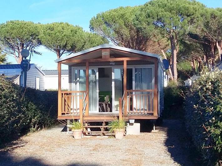 Camping pour 4 personnes, avec terrasse et piscine, animaux acceptés
