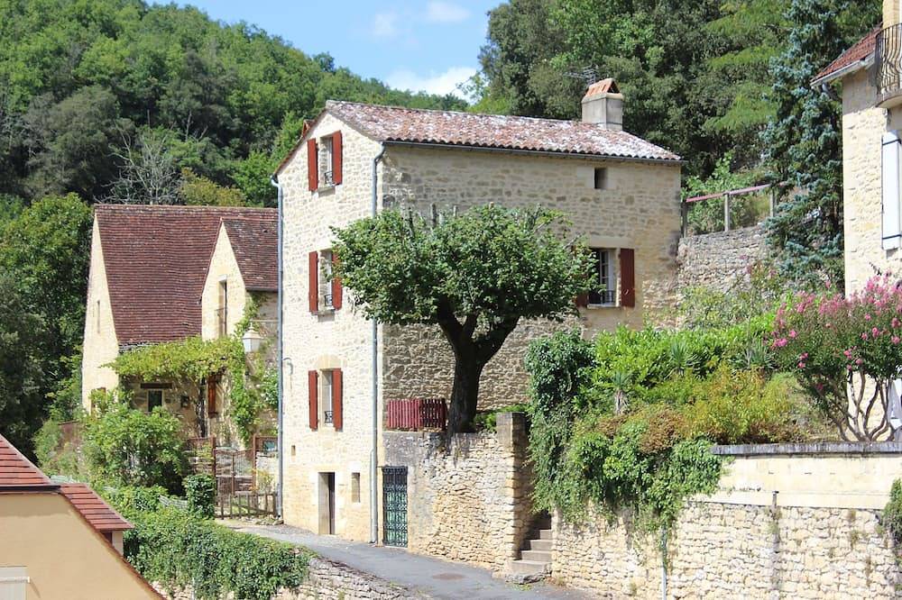 Maison de gabarier au cœur historique du village médiéval de La Roque Gageac in La Roque-Gageac, Périgord Noir
