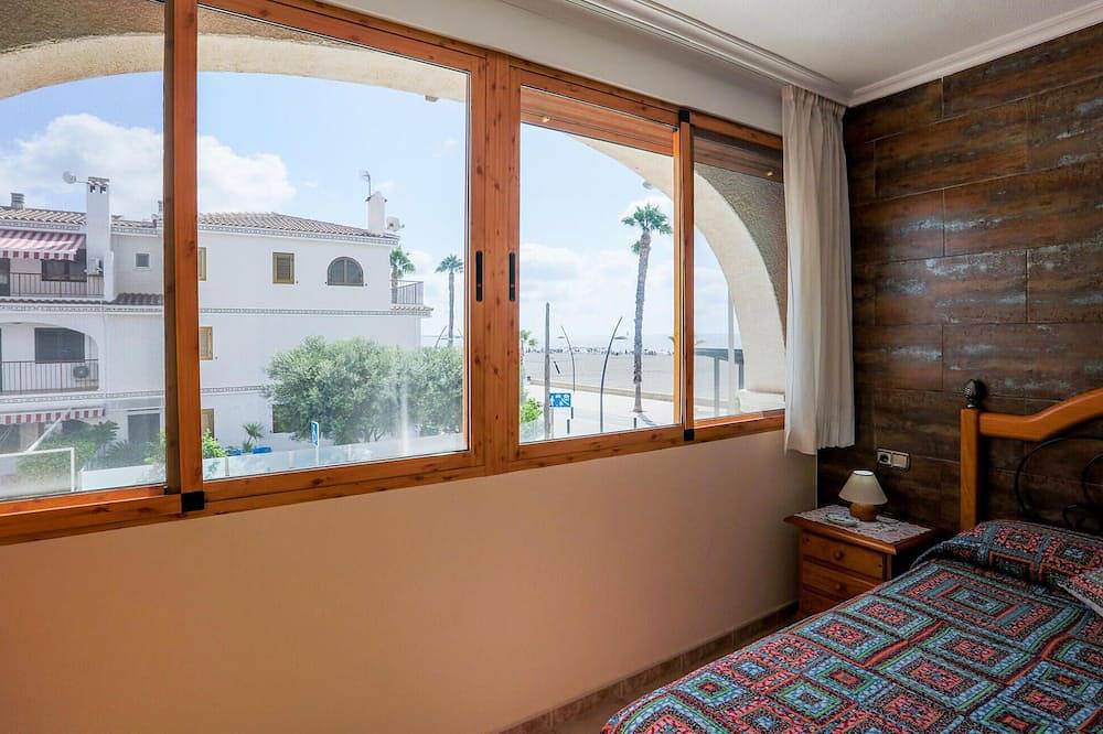 Awesome home in Santa Pola with Wifi in Playa Lisa, Santa Pola