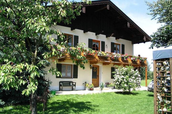 Ferienhaus für 8 Personen, mit Whirlpool und Terrasse sowie Garten und Pool