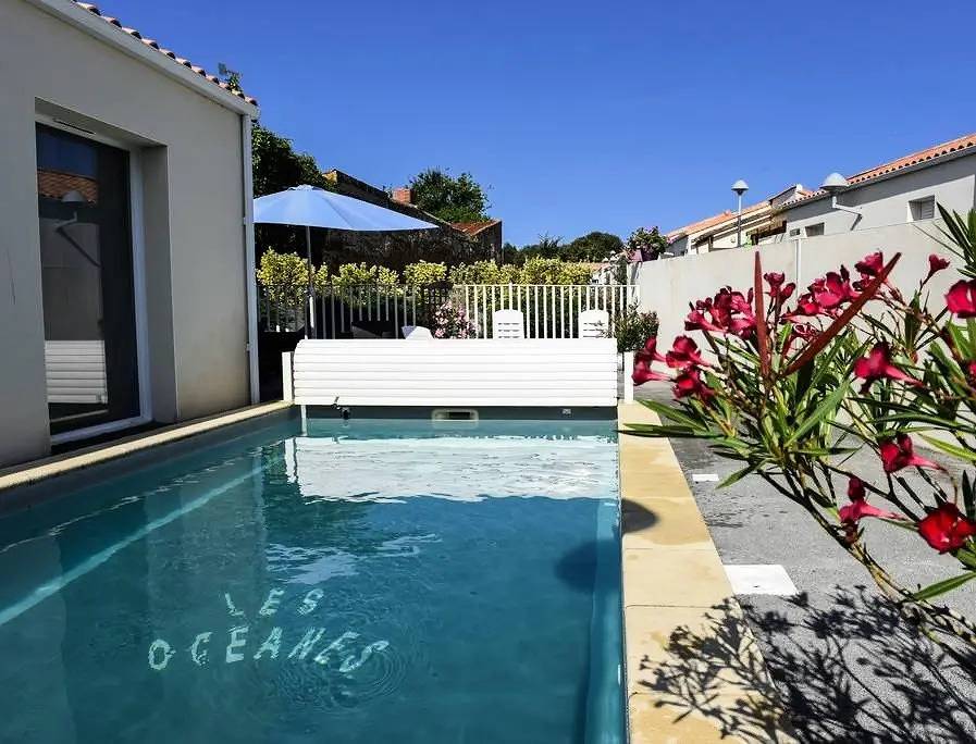 Appartement 2 Personnes Proche Plage aux Sables d'Olonne – Piscine Chauffée 2 personnes in Olonne-sur-Mer, Les Sables-d'Olonne