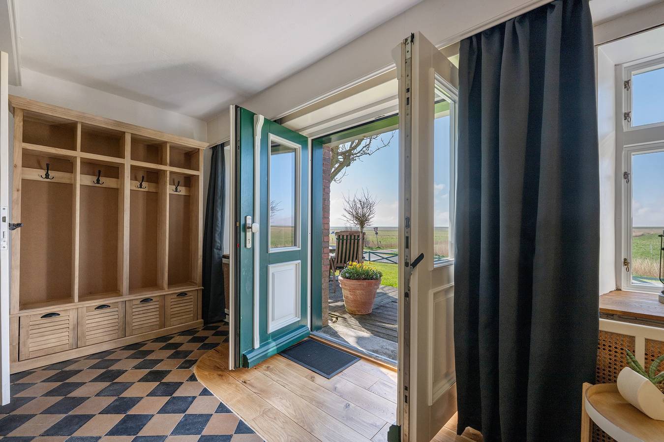 Entire apartment, Apartment 'Deichgraf' with Shared Terrace and Shared Garden in Westerhever, Eiderstedt