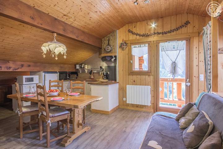 Chalet pour 4 personnes, avec sauna ainsi que terrasse et jacuzzi, animaux acceptés dans Massif du Mont-Blanc - 2