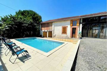Gîte pour 12 personnes, avec piscine à MUN (homonymie)