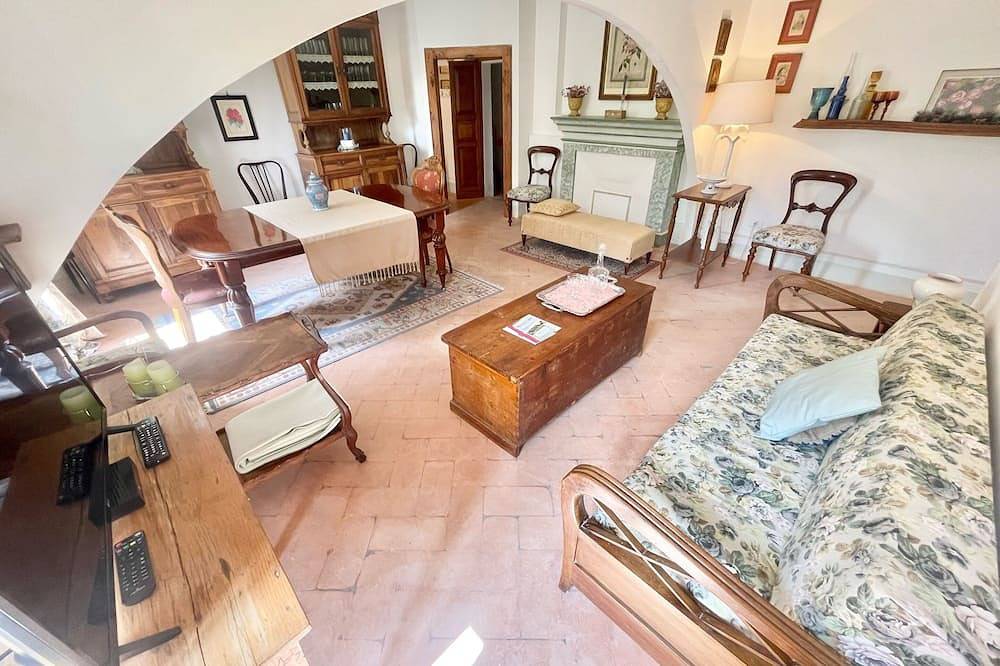 Adam House - exclusive pool - sleeps 8 - a haven in which to relax and frolic! in Spoleto, Perugia Provinz