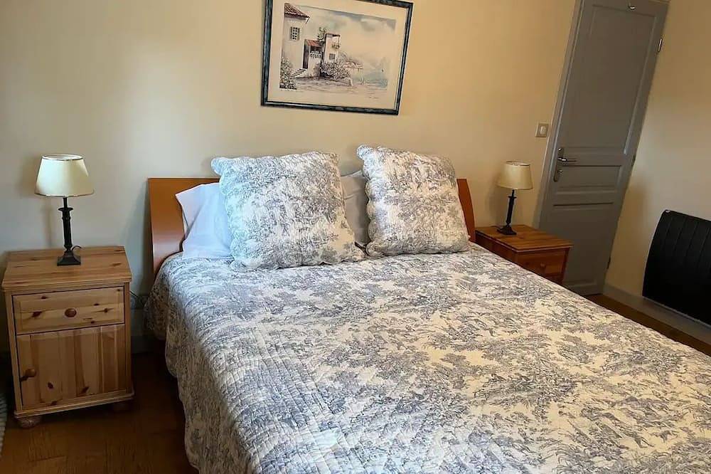 2 Bedroom Holiday Cottage with Pool in Laguépie, Tarn-et-Garonne