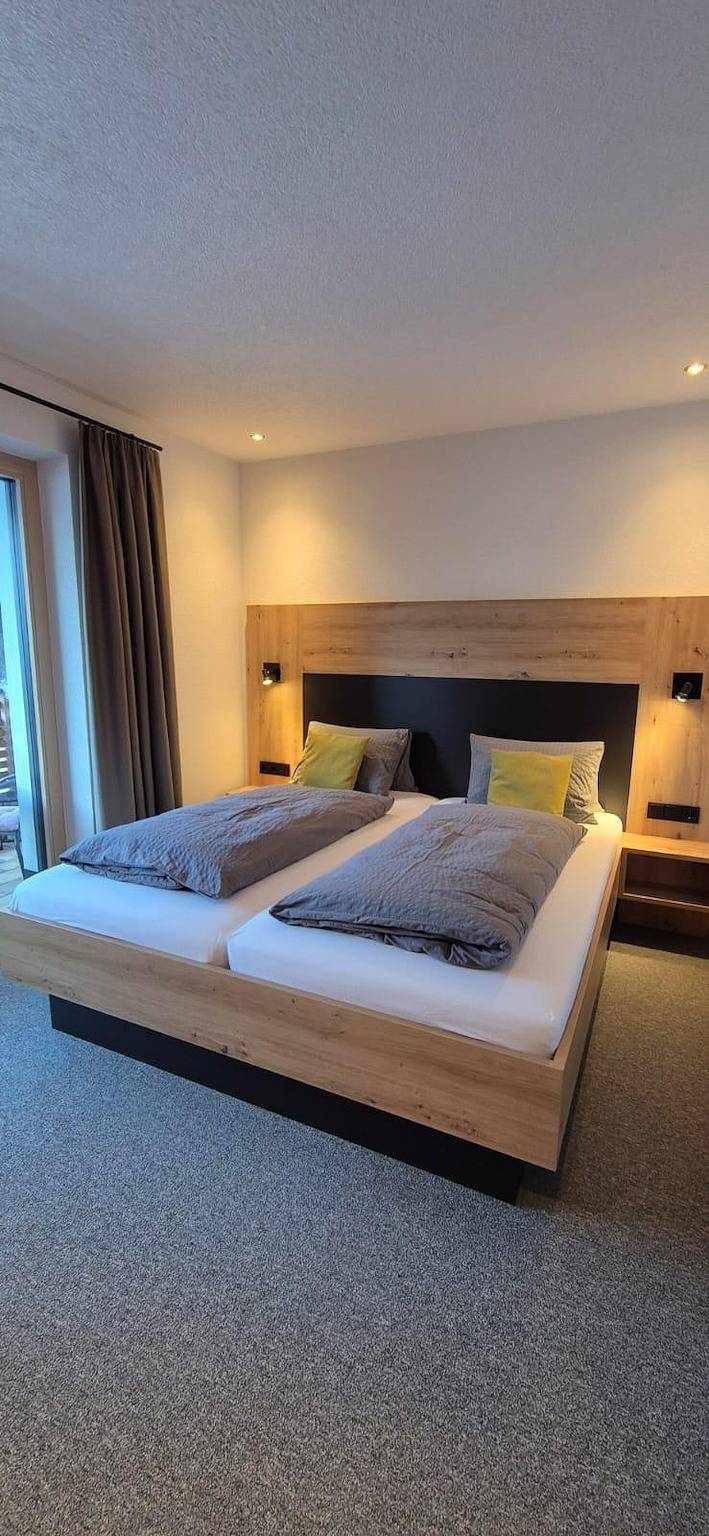 Geheel vakantieappartement, Apartment 2, shower, toilet, 3 bed rooms in Meer , Verwall 