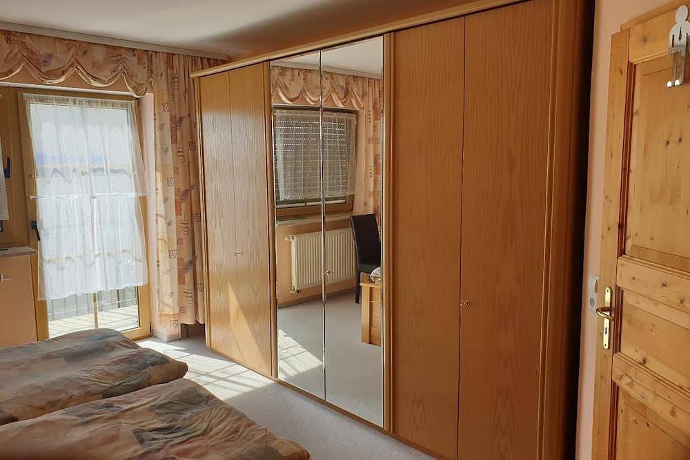 Ganze Wohnung, Schöne sonnige Ferienwohnung mit großem Balkon in Wegscheid, Ostbayern