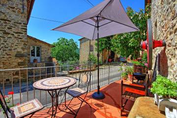 Villa for 3 Guests in Bucine region, Tuscany, Picture 2