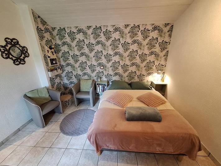 Gîte pour 2 personnes, avec piscine ainsi que vue et terrasse à Sulniac - 3