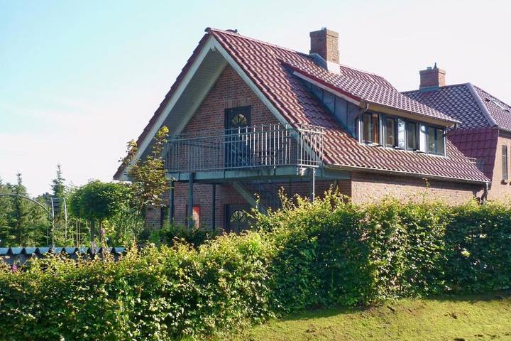 Ferienwohnung für 2 Personen, mit Balkon/Terrasse und Terrasse sowie Garten und Seeblick in Schobüll