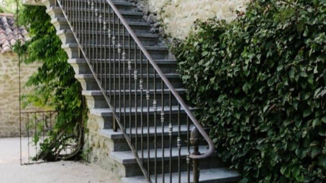 Entire holiday apartment, Luxurious Apartment with Pool and Parking, 800m to Althen-des-Paluds in Althen-des-Paluds, Vaucluse