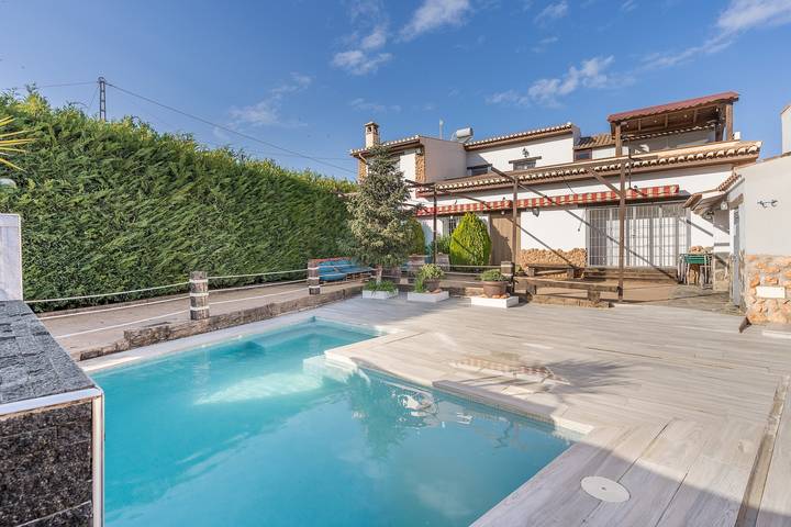 Casa rural para 26 personas, con Jardín