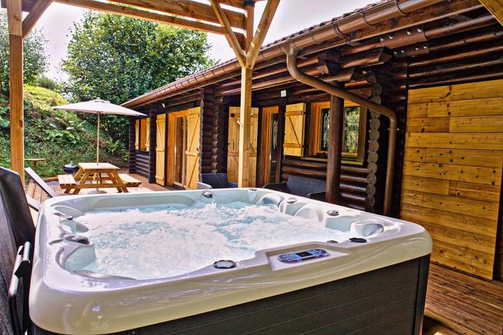 Ferienhaus für 5 Personen, mit Whirlpool und Terrasse sowie Garten