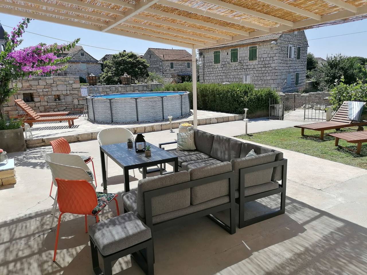 Ruhige Villa mit weitläufigem Garten, ideal für Familien mit Kindern in Grohote, Solta