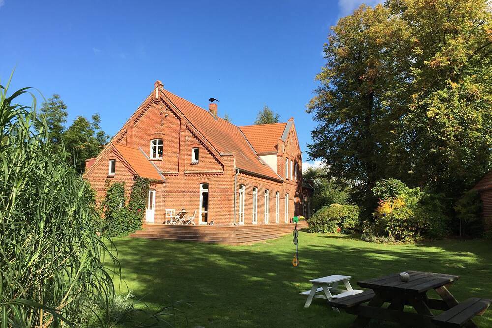 Ganze Wohnung, Altes Bauernhaus an der Ostsee,  mit Terrasse in Stove, Boiensdorf