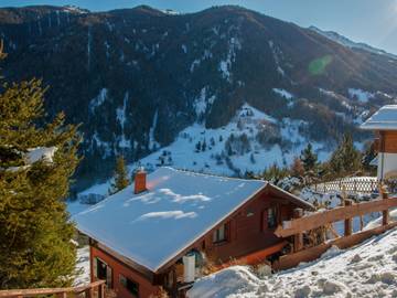 Location de vacances pour 6 personnes, avec terrasse et jardin à Nendaz
